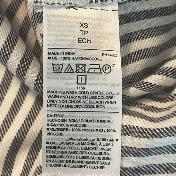 NWT Old Navy The Classic Shirt Gray Stripe Size XS NWT - Picture 5 of 5
